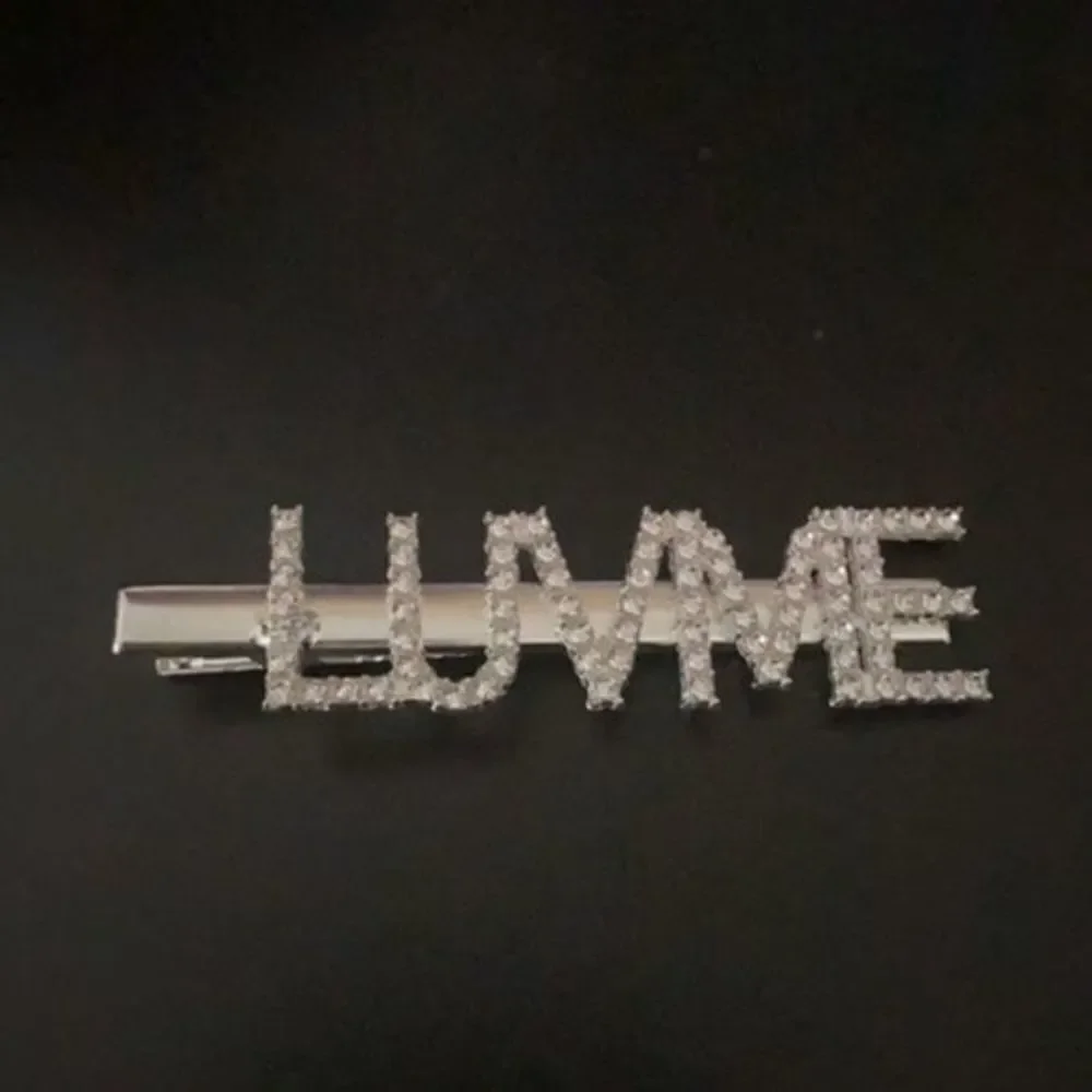 NWOT Luv me hair clip​​